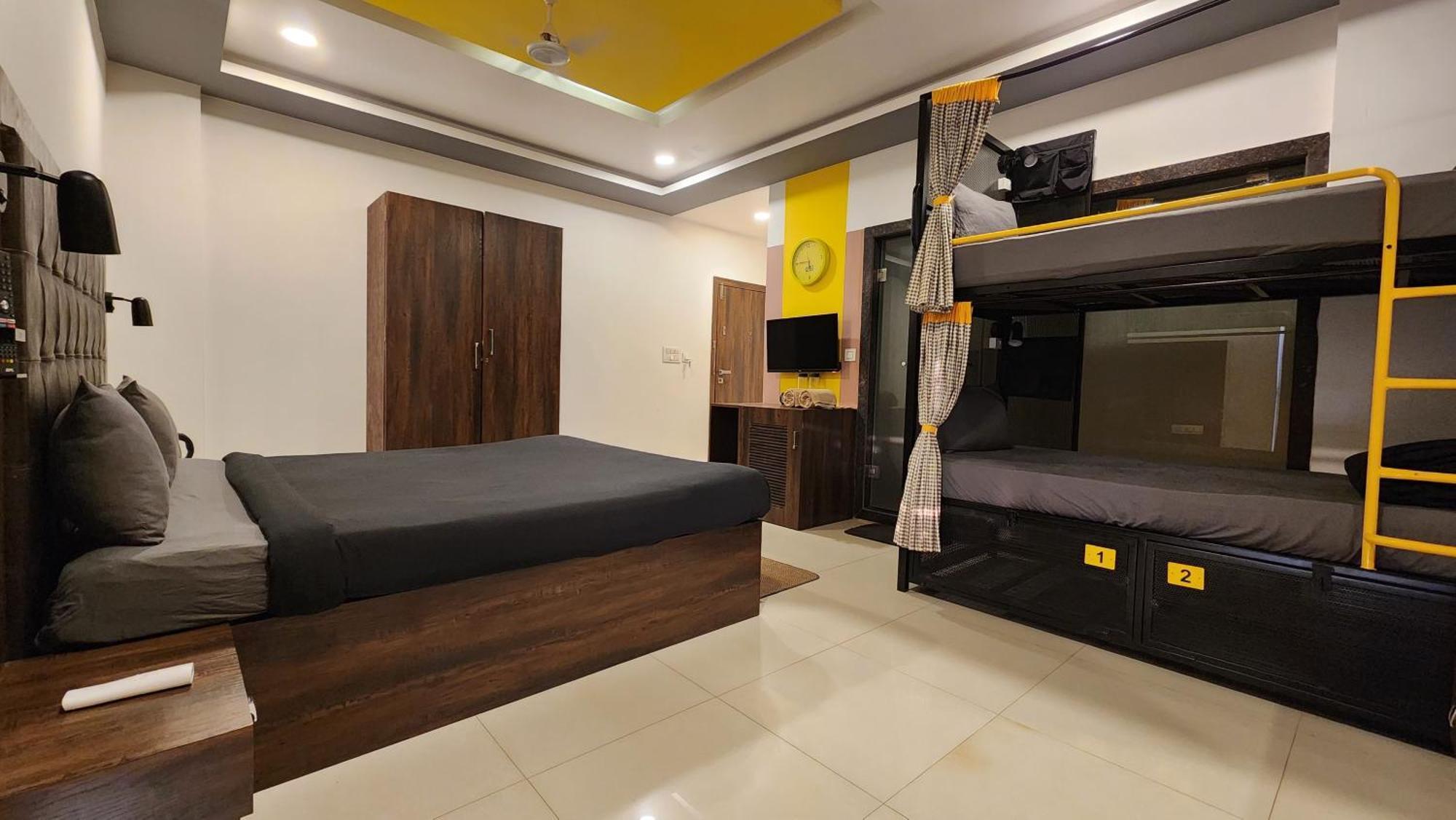 The Hosteller Gokarna Gokarna  Bagian luar foto